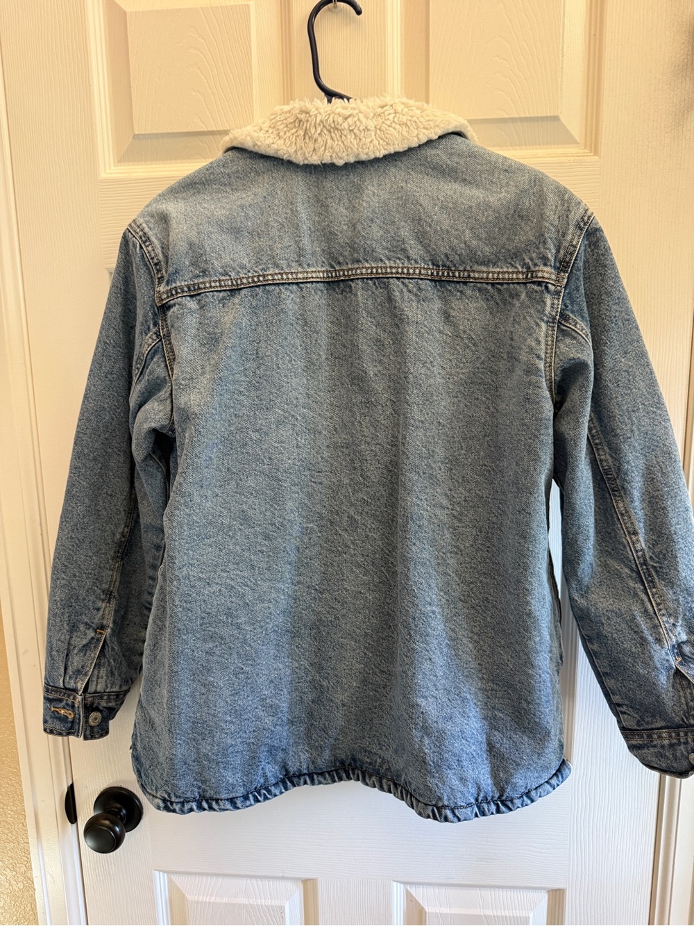 Old Navy Light Blue Denim Jacket with Cream Sherpa Collar and Lining - Picture 3 of 3
